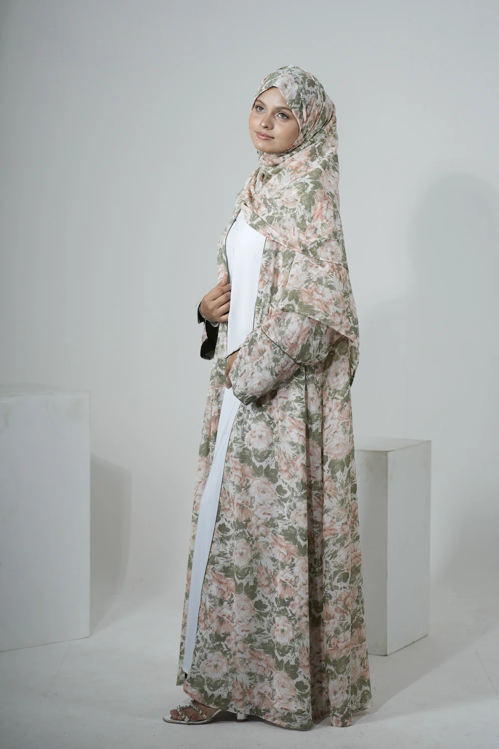 DSC05178 Abayas 3 - Image 1